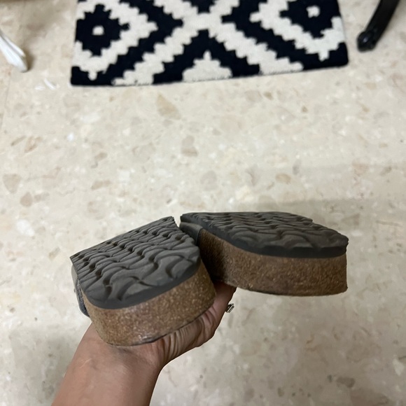 Barely used Birkenstock - not keen on more 5% discount ! It’s already low - Picture 7 of 8